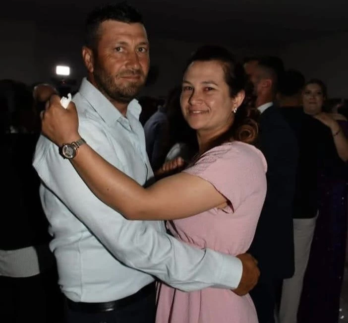 Serinlemek için gölete giren koca öldü, eşi son anda kurtarıldı
