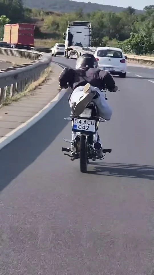 Yürekleri ağıza getiren tehlikeli sürüş: 