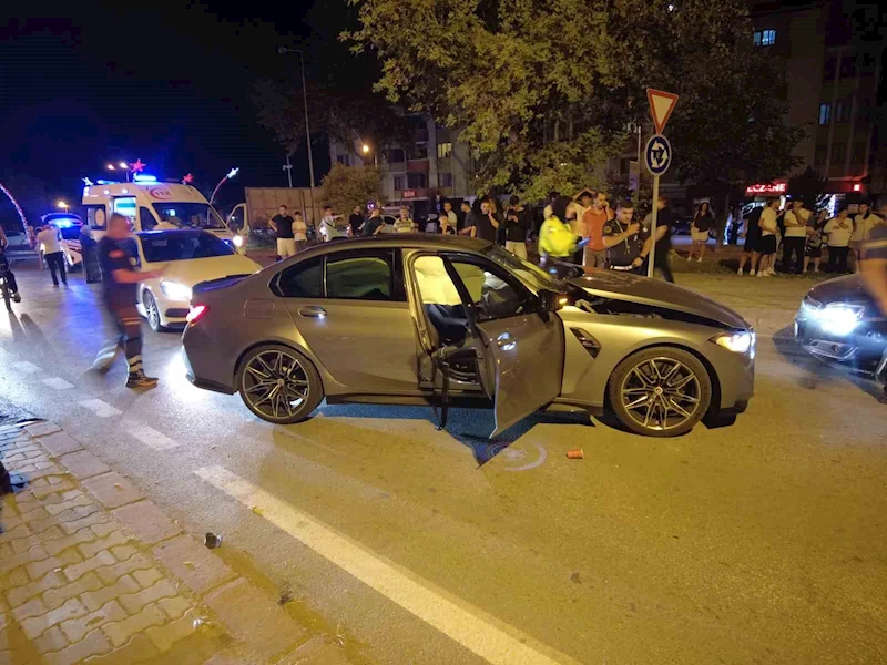 Edirne’de iki otomobil çarpıştı: 3 yaralı
