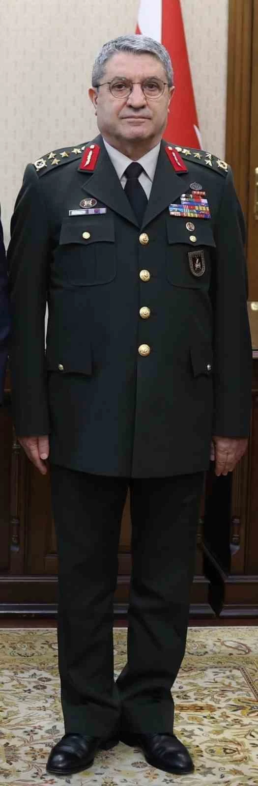 Genelkurmay Başkanlığına Kara Kuvvetleri Komutanı Orgeneral Selçuk Bayraktaroğlu getirildi.
