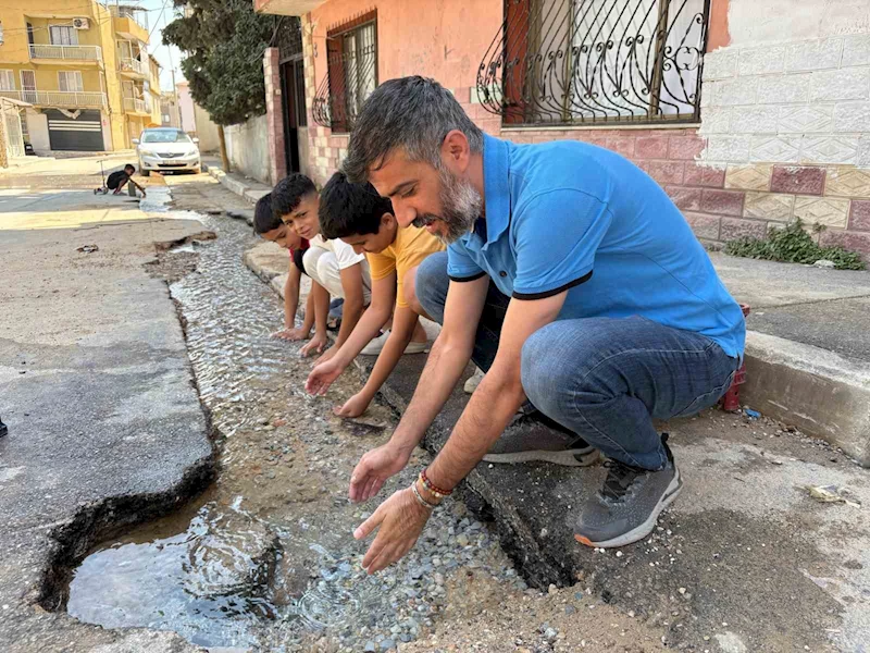 İzmir’in içme suyu, musluk yerine sokaklara akıyor
