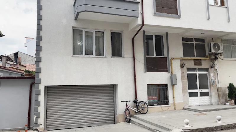 Birlikte yaşadığı eski eşini boğarak öldüren şahsın ev sahibi yaşananları anlattı:
