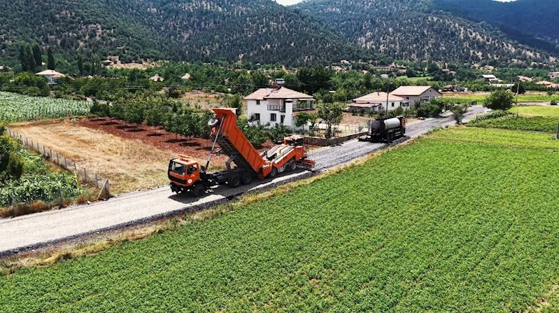 Çameli Belediyesi kendi imkanlarıyla kırsal mahalleleri asfaltla buluşturuyor

