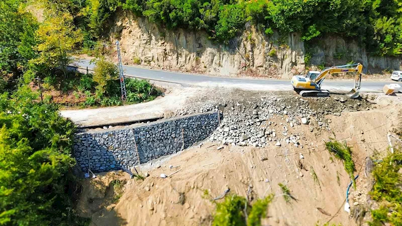 Sinop’ta çöken yol onarıldı
