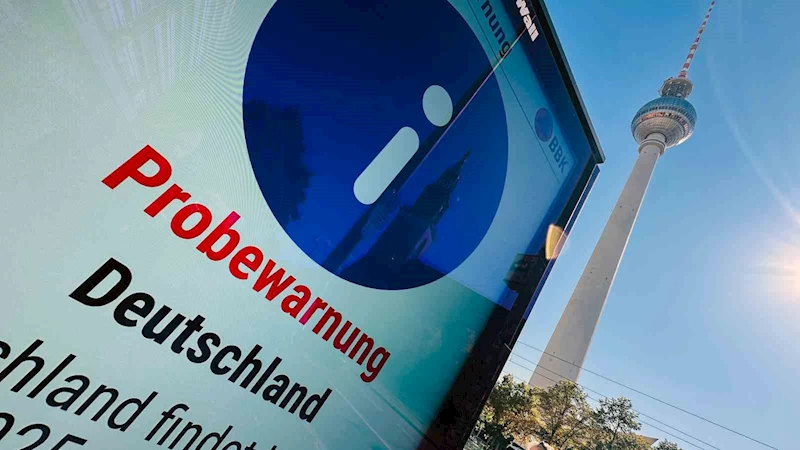 Almanya’da acil durum tatbikatı: Uyarı sirenleri çaldı, cep telefonlarına mesaj gönderildi
