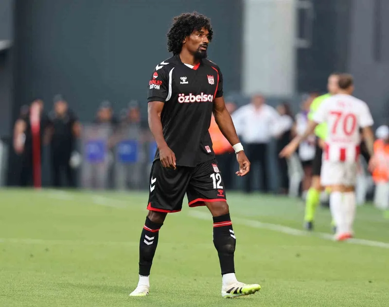 Sivasspor, Samuel Moutoussamy ile yollarını ayırdı
