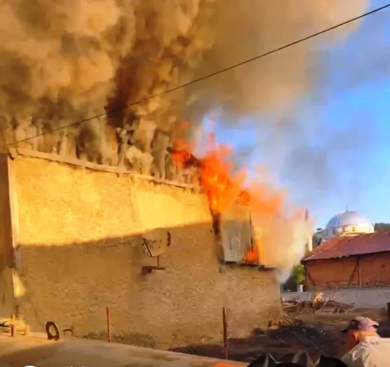 Ahşap evde çıkan yangın paniğe sebep oldu
