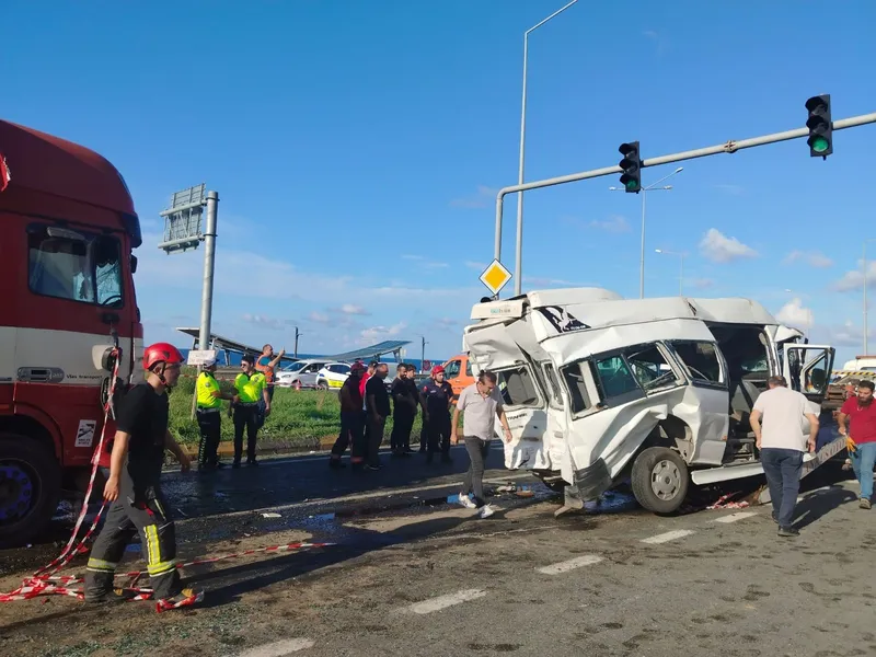 Trabzon’da trafik kazası: 15 yaralı
