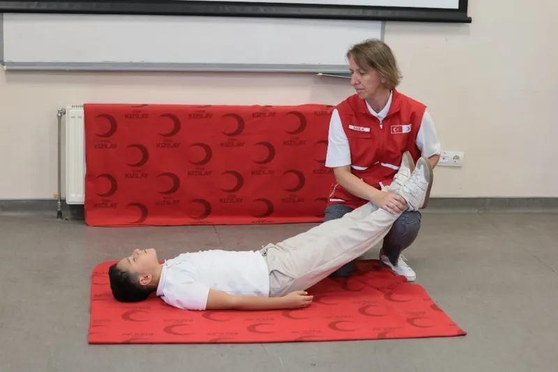 Kızılay’dan okullarda ilk yardım rehberi: 