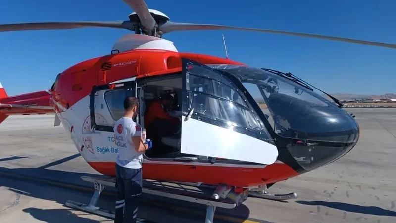Van’da 34 günlük bebek uçak ambulansla İstanbul’a sevk edildi
