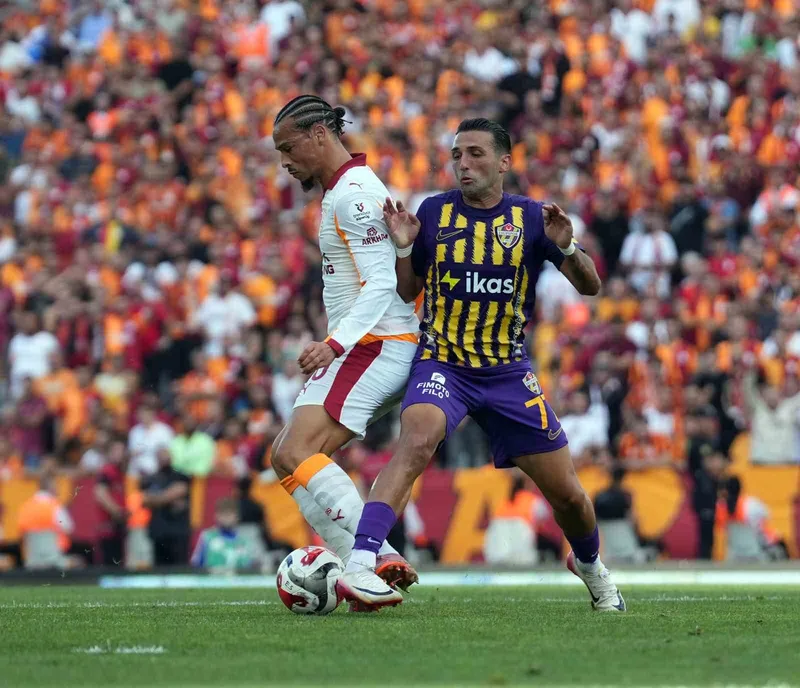 Trendyol Süper Lig: Eyüpspor: 0 - Galatasaray: 0 (İlk yarı)
