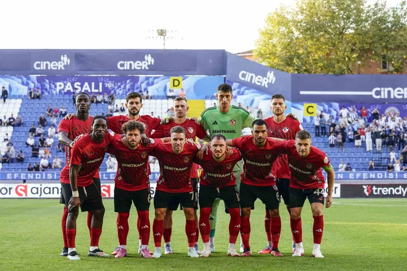 Gaziantep FK, 13 futbolcu transfer etti, 20 futbolcuyla yollarını ayırdı

