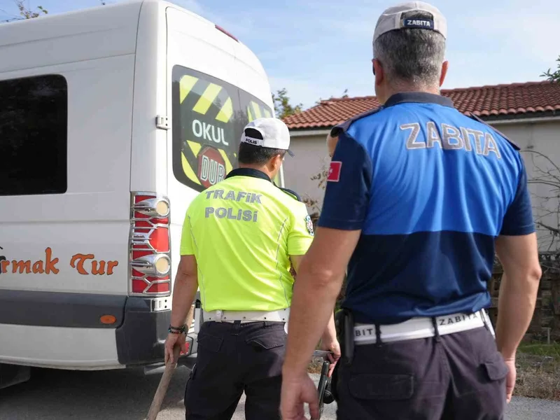 Öğrencilerin güvenli seyahat etmesi için zabıta ve polis teyakkuza geçti
