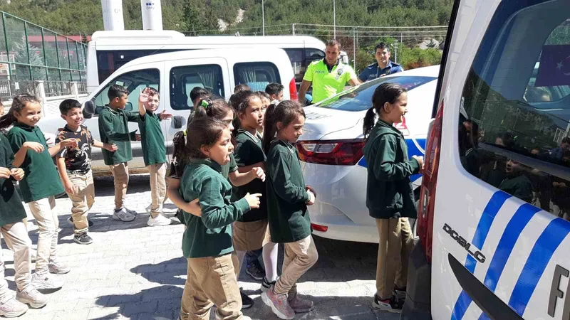 Mudurnu’da öğrencilere polis sevgisi aşılandı
