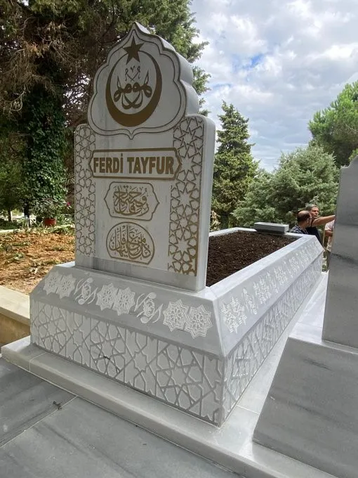 MHP Lideri Bahçeli, Ferdi Tayfur’un kabrini yaptırdı
