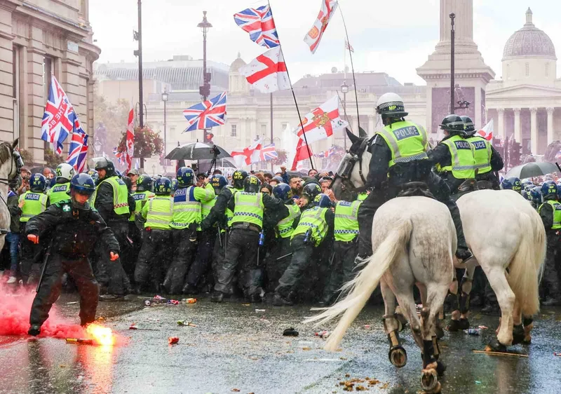Londra’da 150 bin kişilik göçmenlik karşıtı 