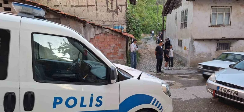 Yaşlı adam yalnız yaşadığı evde ölü bulundu
