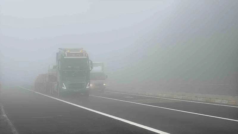 Bolu Dağı sisle kaplandı, görüş mesafesi 20 metreye düştü
