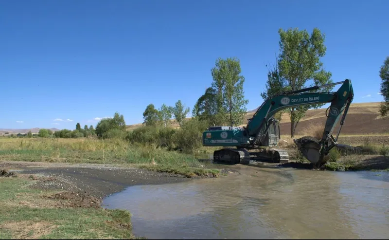Bağpınar ve Kurukol köyleri arasındaki derede rüsubat temizliği
