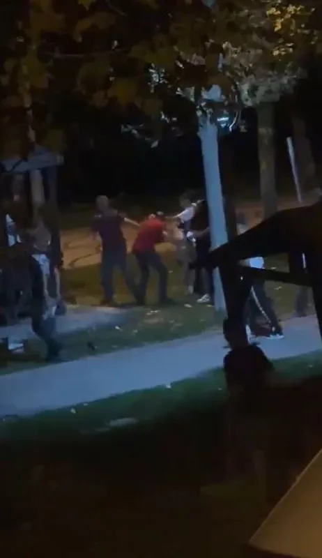 Esenyurt’ta gençler arasında tekmeli yumruklu kavga
