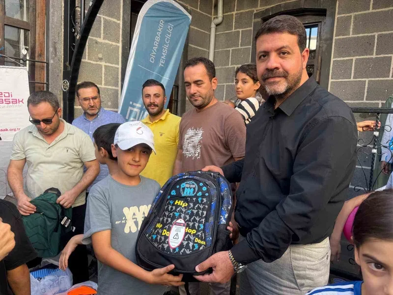Diyarbakırlı duyarlı iş adamı Bozkuş, öğrencileri unutmadı
