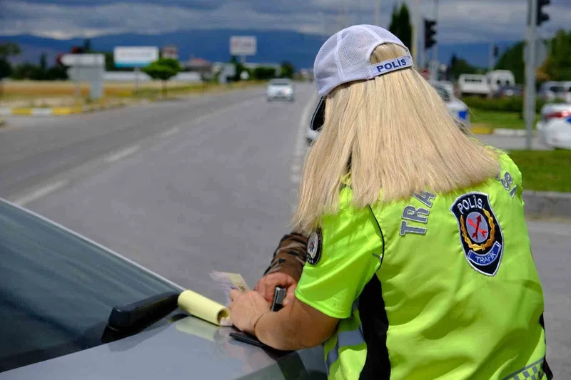 2 bin 842 araç sürücüsüne ceza yazıldı
