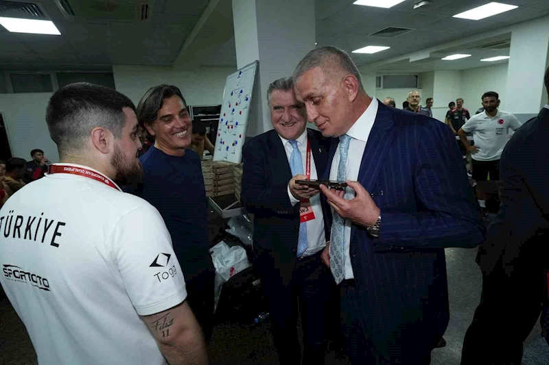 Cumhurbaşkanı Erdoğan’dan A Milli Futbol Takımı’na tebrik telefonu
