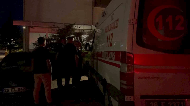 Ambulansı kilometrelerce kovalayıp sıkıştırdılar, başhekimlik bahçesine 1 minibüs adam çağırdılar
