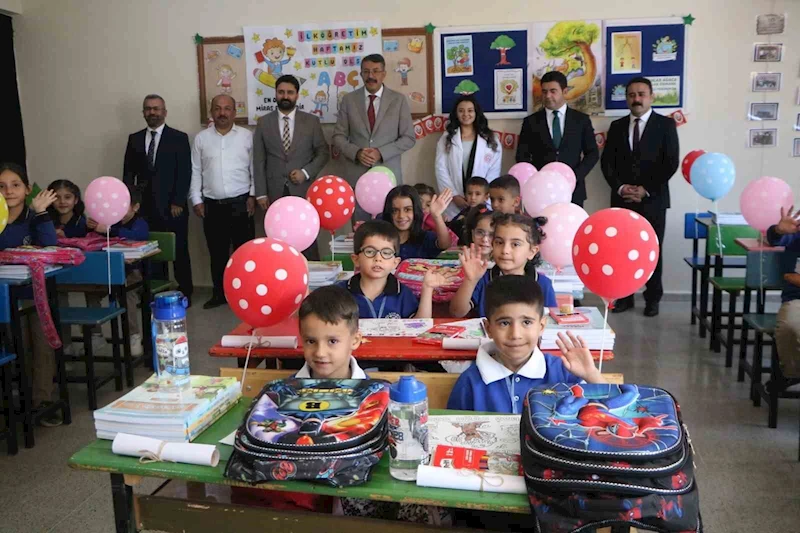 Vali Ali Çelik’ten öğrencilere eğitim öğretim yılı hediyesi
