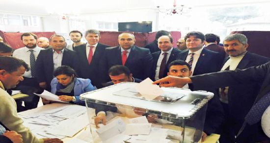 Sivil toplum kuruşları, AK Parti aday adayları için sandığa gitti