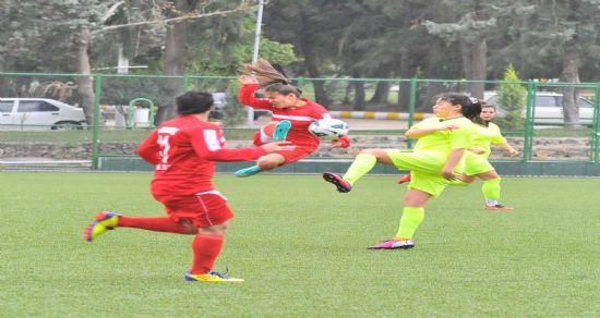 Salgının seyri Kadınlar Futbol Liginin kaderini belirleyecek